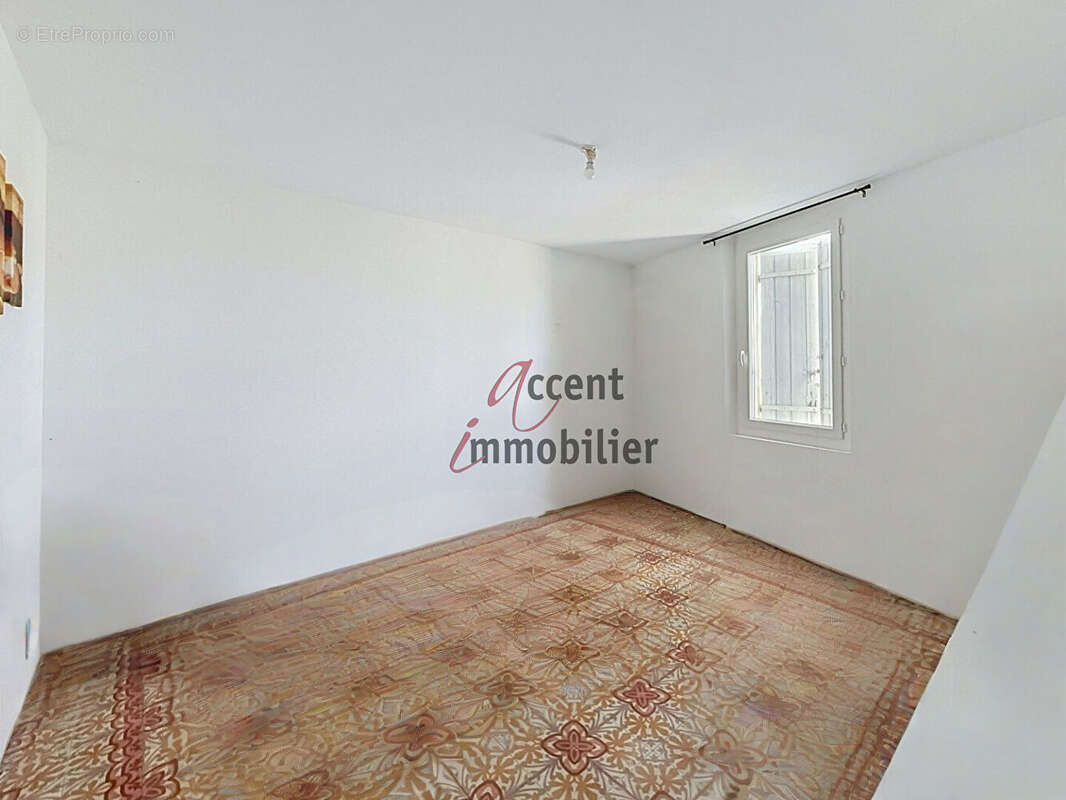 Ensemble immobilier sur 13500m² de terrain. - photo 9