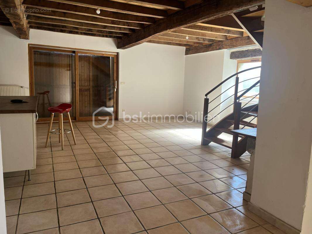  Maison de ville coup de cœur entièrement rénovée avec terrasse de 65 m² - photo 9