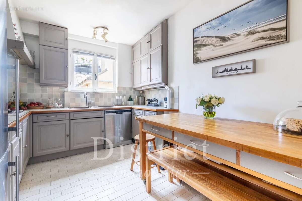 Appartement à PARIS-1E