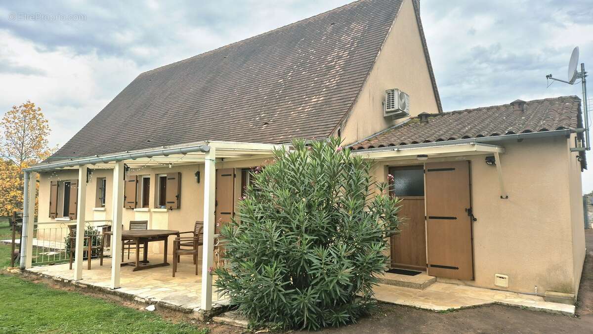 Maison à MEYRALS