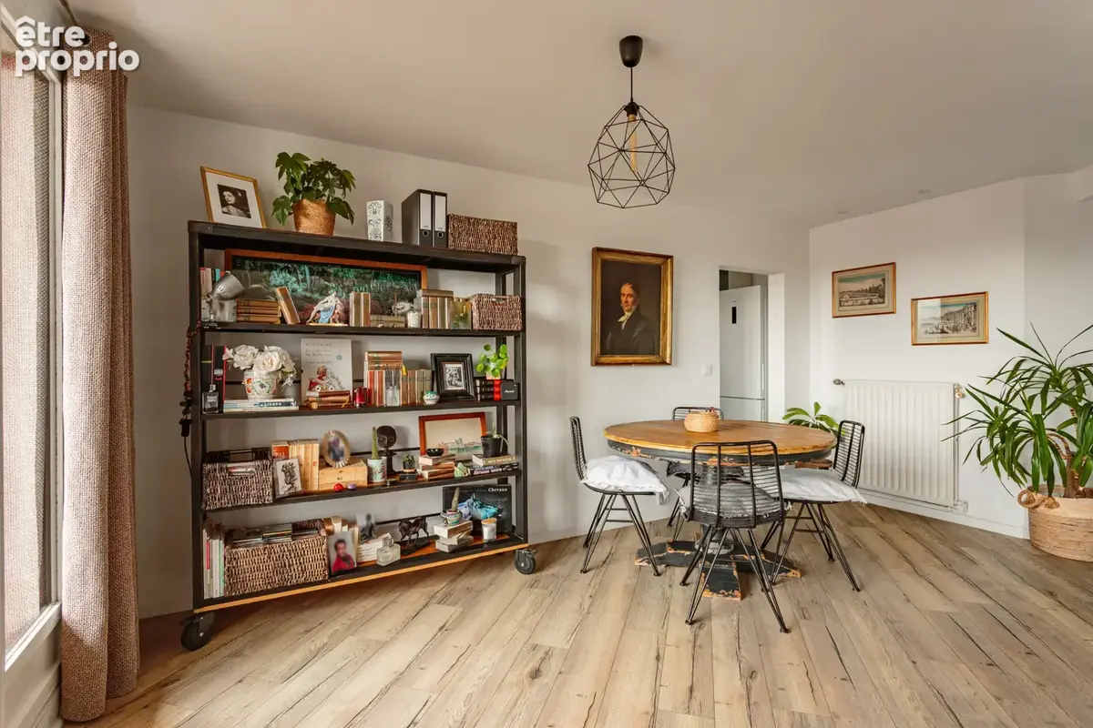 Découvrez ce charmant T3 de 69 m2, lumineux, offrant un cadre de vie agréable dans le quartier recherché de Sa - photo 2