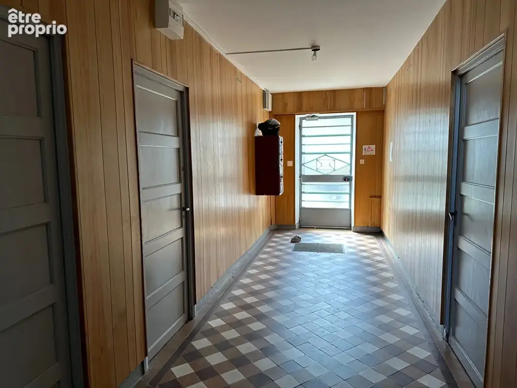 CLERMONT FERRAND, Immeuble 12 pièce(s) 253 m2, rapport 23300€/an, jardin, garages, balcon 491000€ FAI - photo 3