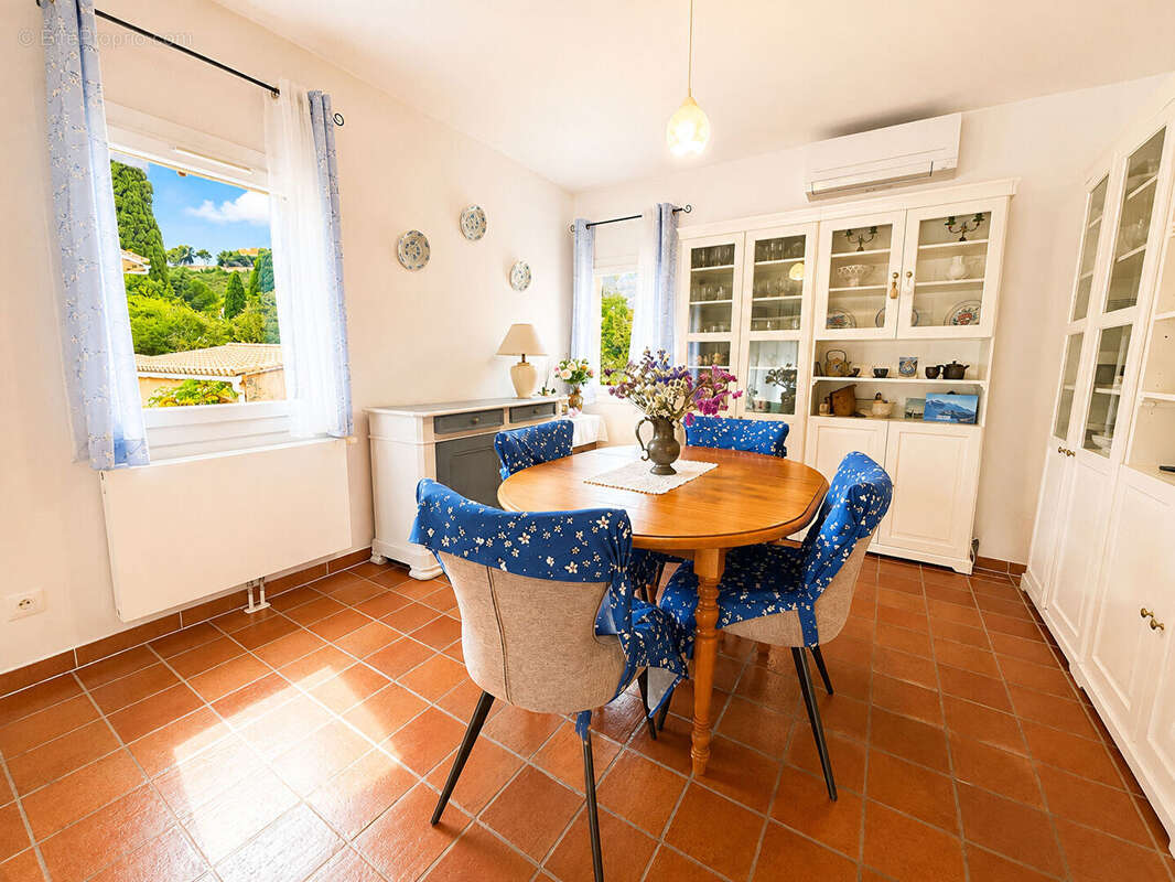 **Maison INDIVIDUELLE 4 pièces - 3 Chambres (130m²) ** Jardin  + Piscine** Stationnement & Garage ** Saint Mandrier sur mer (834 - photo 5