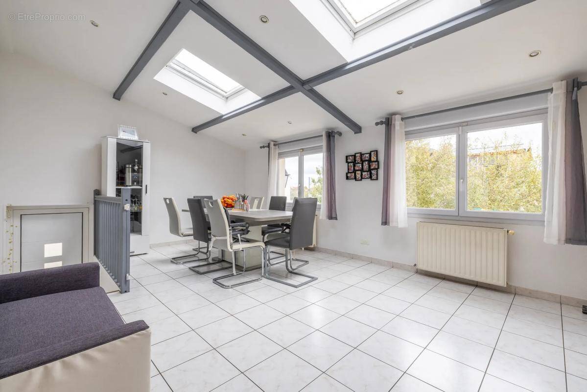 Maison à COMBS-LA-VILLE