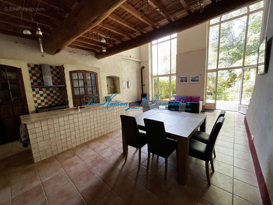 Sur hauteur du col des Brousses, maison en pierres de caractère avec studio indépendant,  garage sur 707m2 de - photo 3