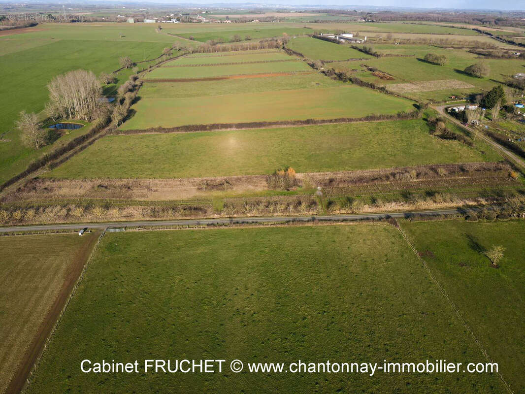 Maison à BAZOGES-EN-PAREDS
