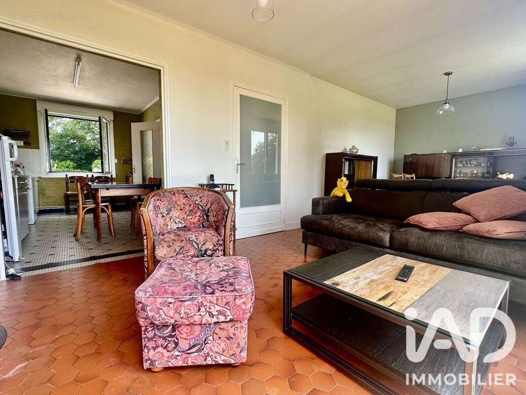 Maison 80 m² à Saint-Malo-De-Phily  - photo 4