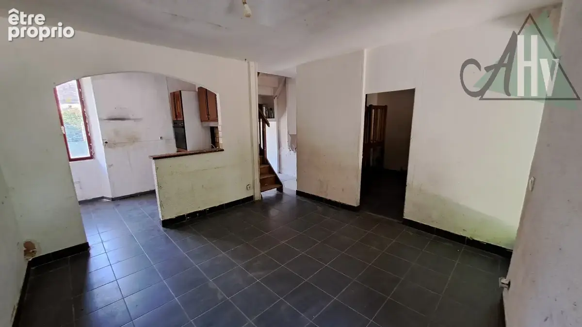 Pont sur Yonne - Maison de ville à rénover de 61,5 m2 - Idéal investisseur - photo 2