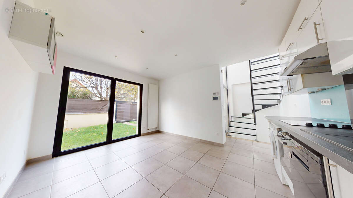 Maison à SARTROUVILLE