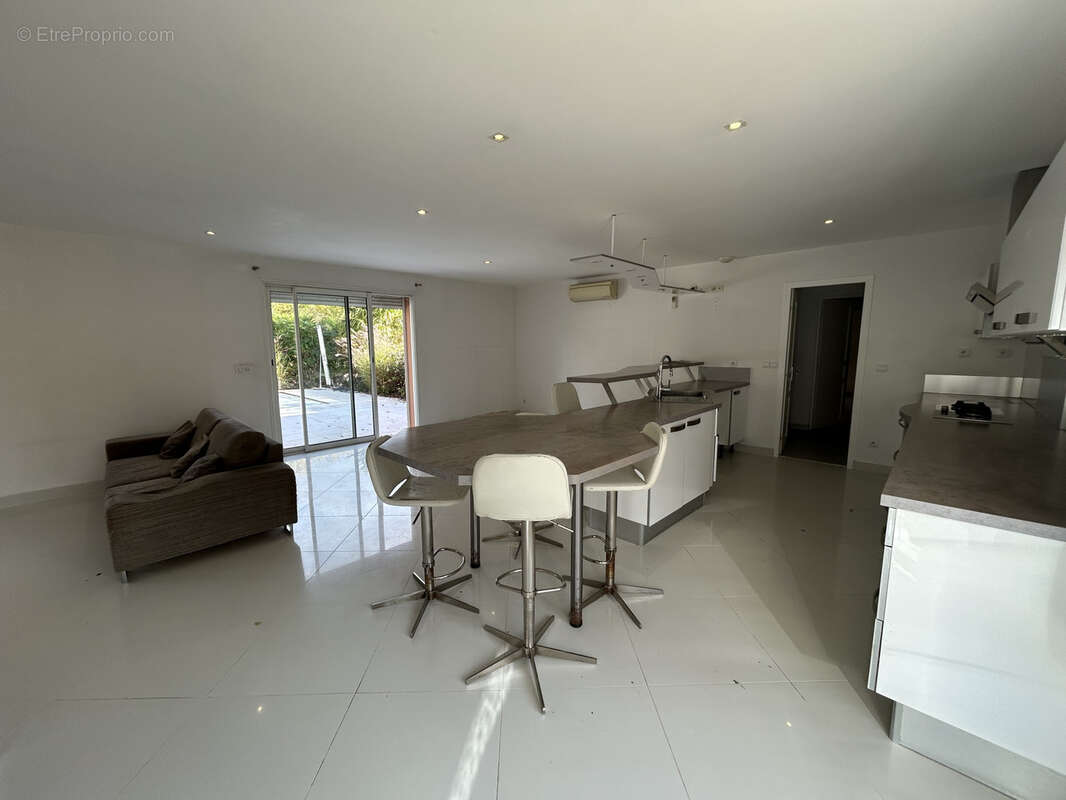 Maison de plain-pied avec piscine - photo 3