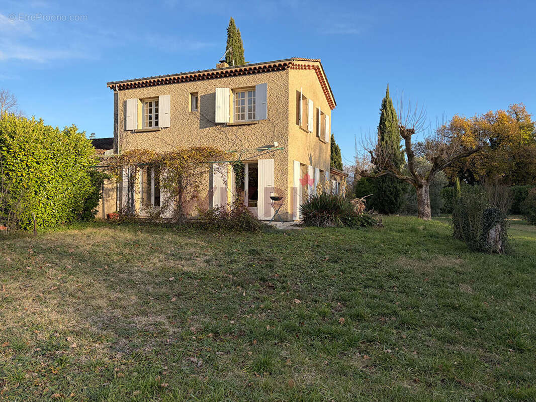 Maison à MONTELIER