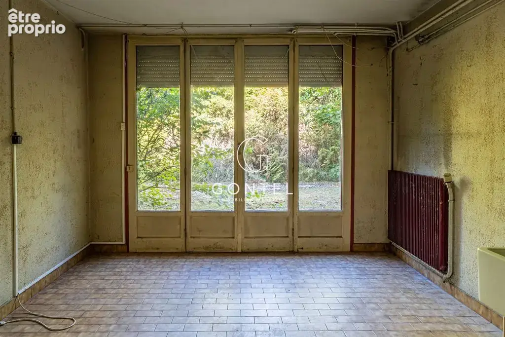 Saint-Cyr-au-Mont-d’Or – Maison de 229 m² à rénover, au calme et à proximité directe des commodités - photo 17