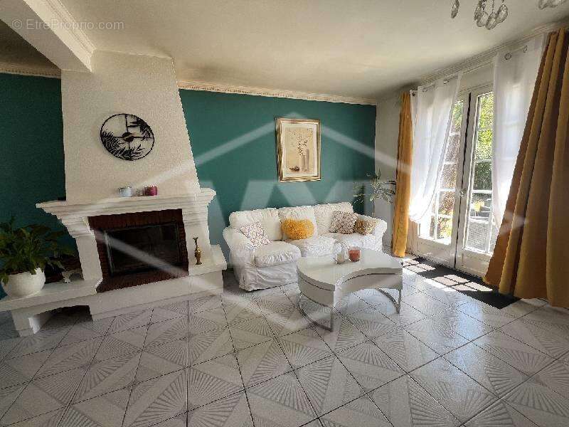 Maison à COMBS-LA-VILLE