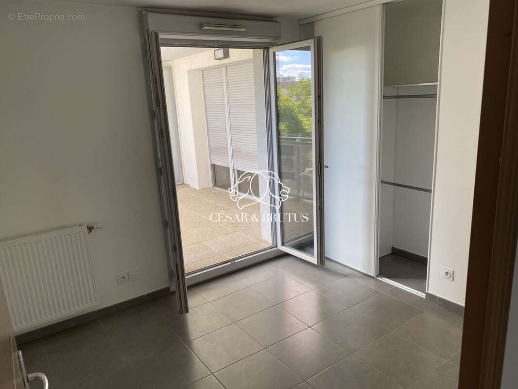 Appartement 70 m² à Saint-Priest  - photo 8