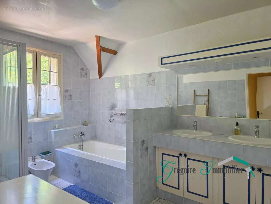 Maison à MONTCOURT-FROMONVILLE