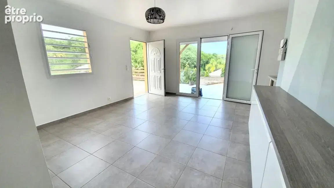 Maison à LES ABYMES