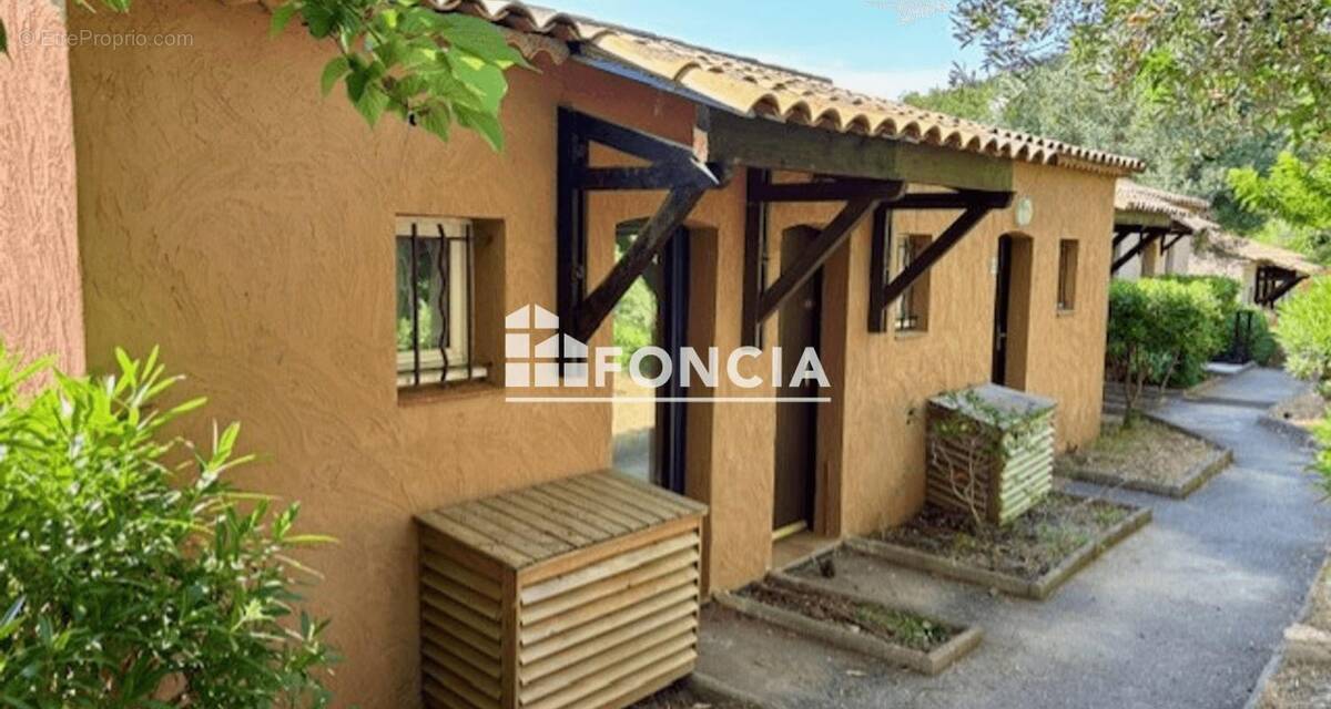 Appartement à ROQUEBRUNE-SUR-ARGENS