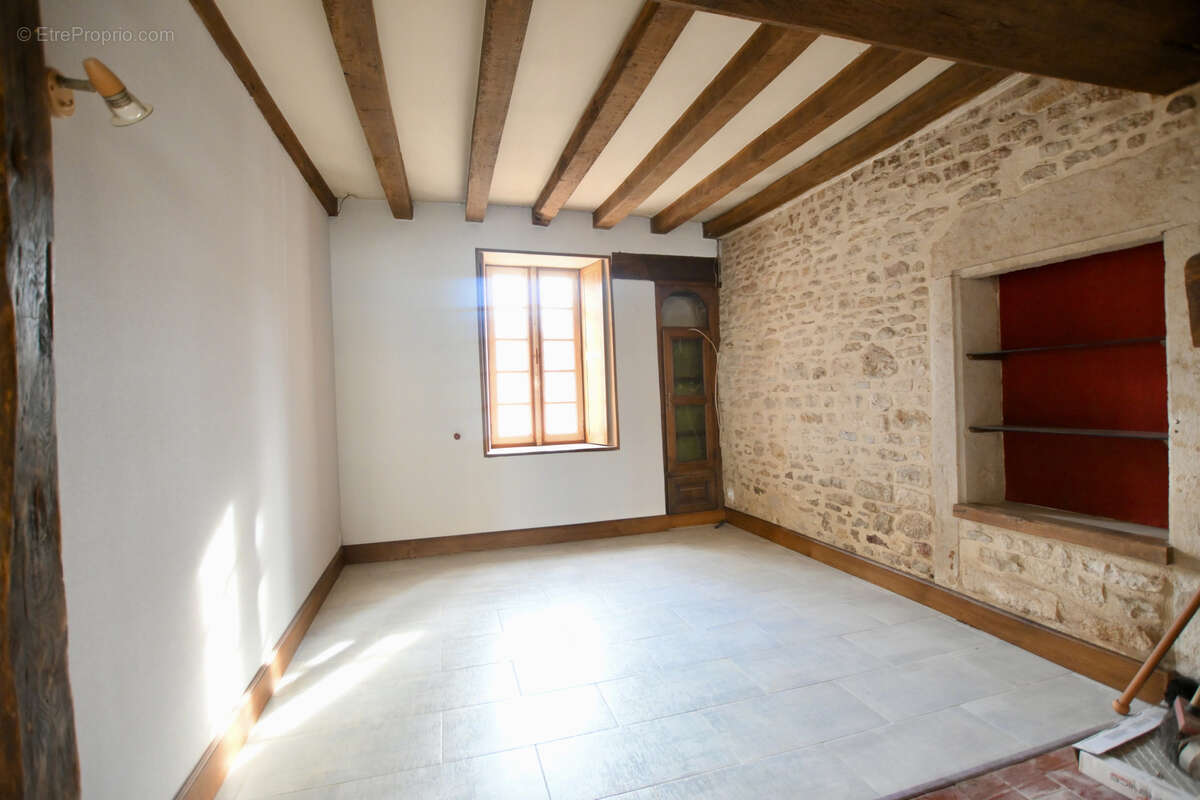 Maison à L'ISLE-SUR-SEREIN