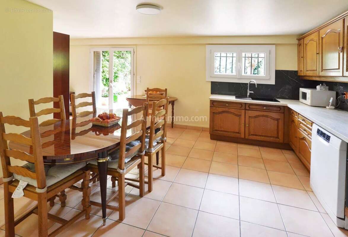 Maison à BRY-SUR-MARNE
