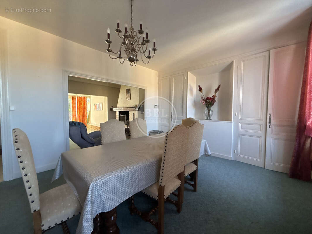 Maison 214 m² à Saint-Laurent-De-Chamousset  - photo 3