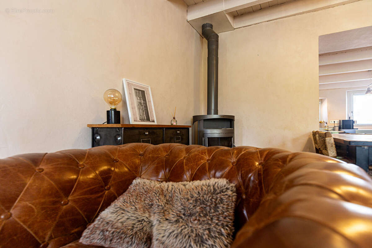 "amarante" - co-exclusivite laforet - mesigny - maison t5 de 161,07 m² - terrain de 394 m² - dpe d - photo 6