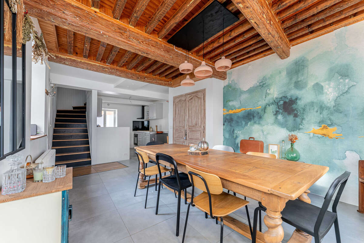 Maison à NEUVILLE-SUR-SAONE