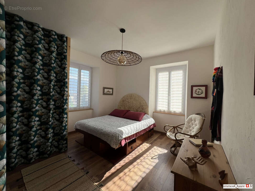 Maison à SAINT-VINCENT-DE-MERCUZE