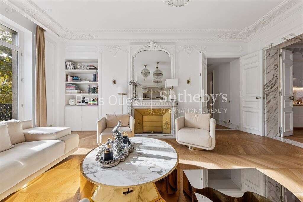 Appartement à PARIS-8E