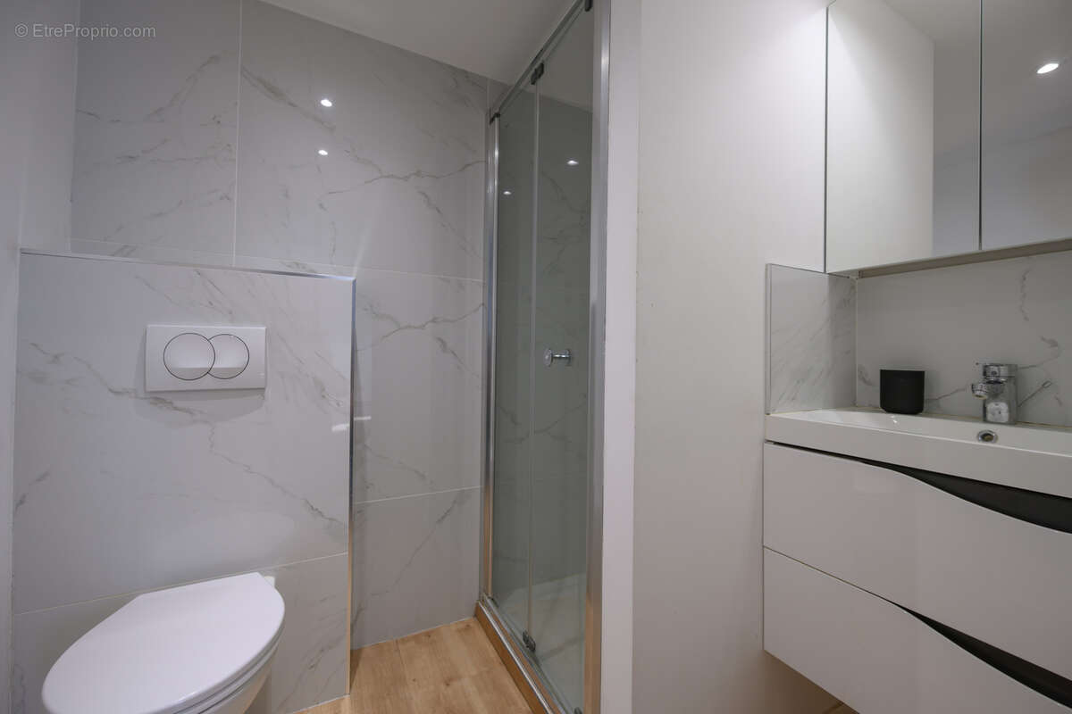 Immeuble de rapport entièrement rénové - 8 studios meublés - Superbe emplacement à Lille - Boulevard Victor Hu - photo 4