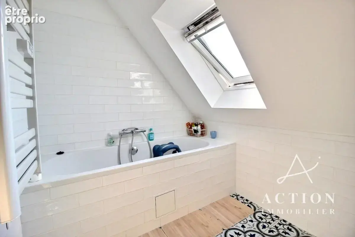 coup de coeur ancien corps de ferme de 110 m² habitables - 3 chambres - 2 SDB - Jardin et terrasse -  Grand garage - 5 stationne - photo 12