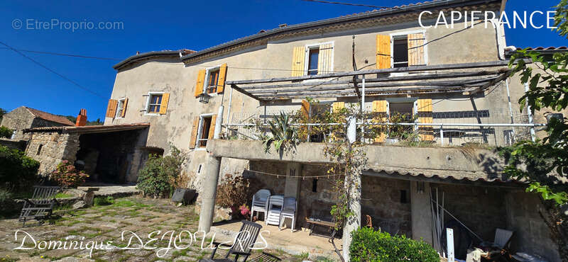 Maison à SAINT-MICHEL-DE-CHABRILLANOUX