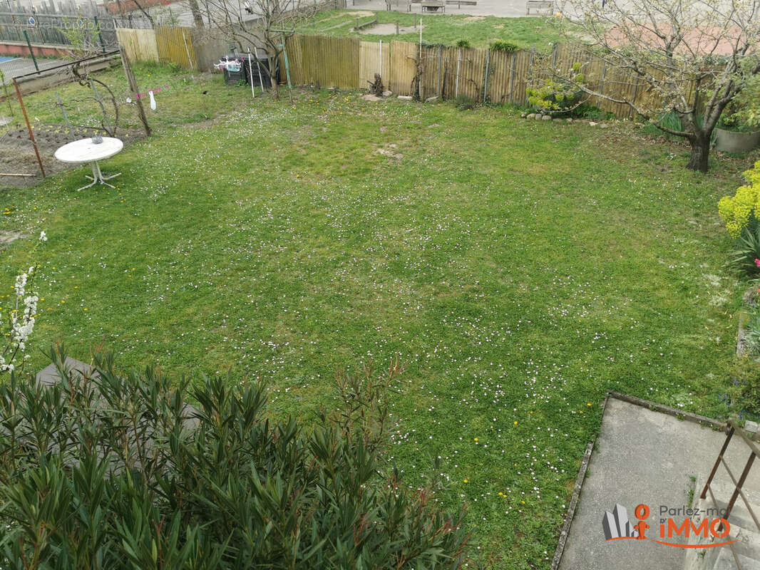 Terrain à BOURGOIN-JALLIEU