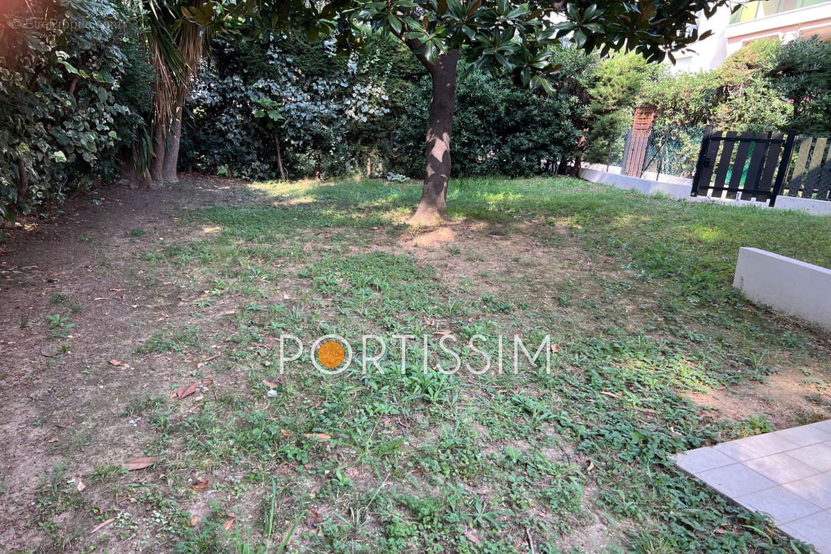 Appartement à SAINT-LAURENT-DU-VAR