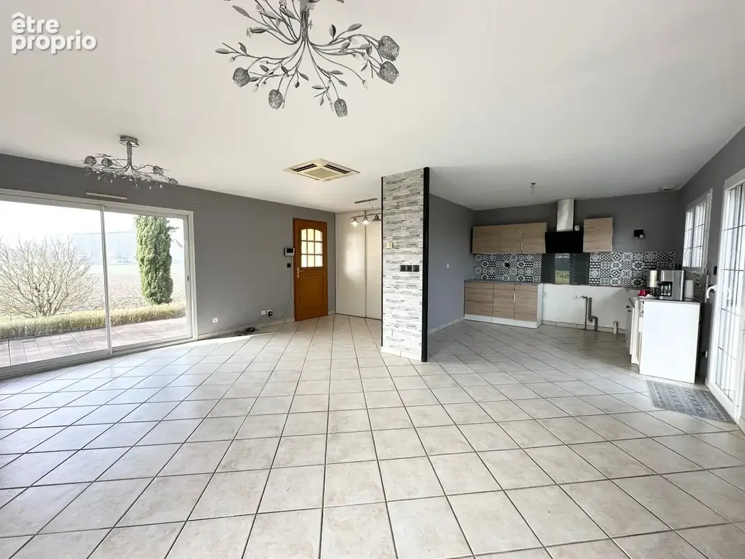 Pièce de vie traversante de 47 m²