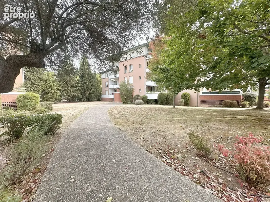 Sept Deniers - T3 Dernier Etage avec Parking - photo 2