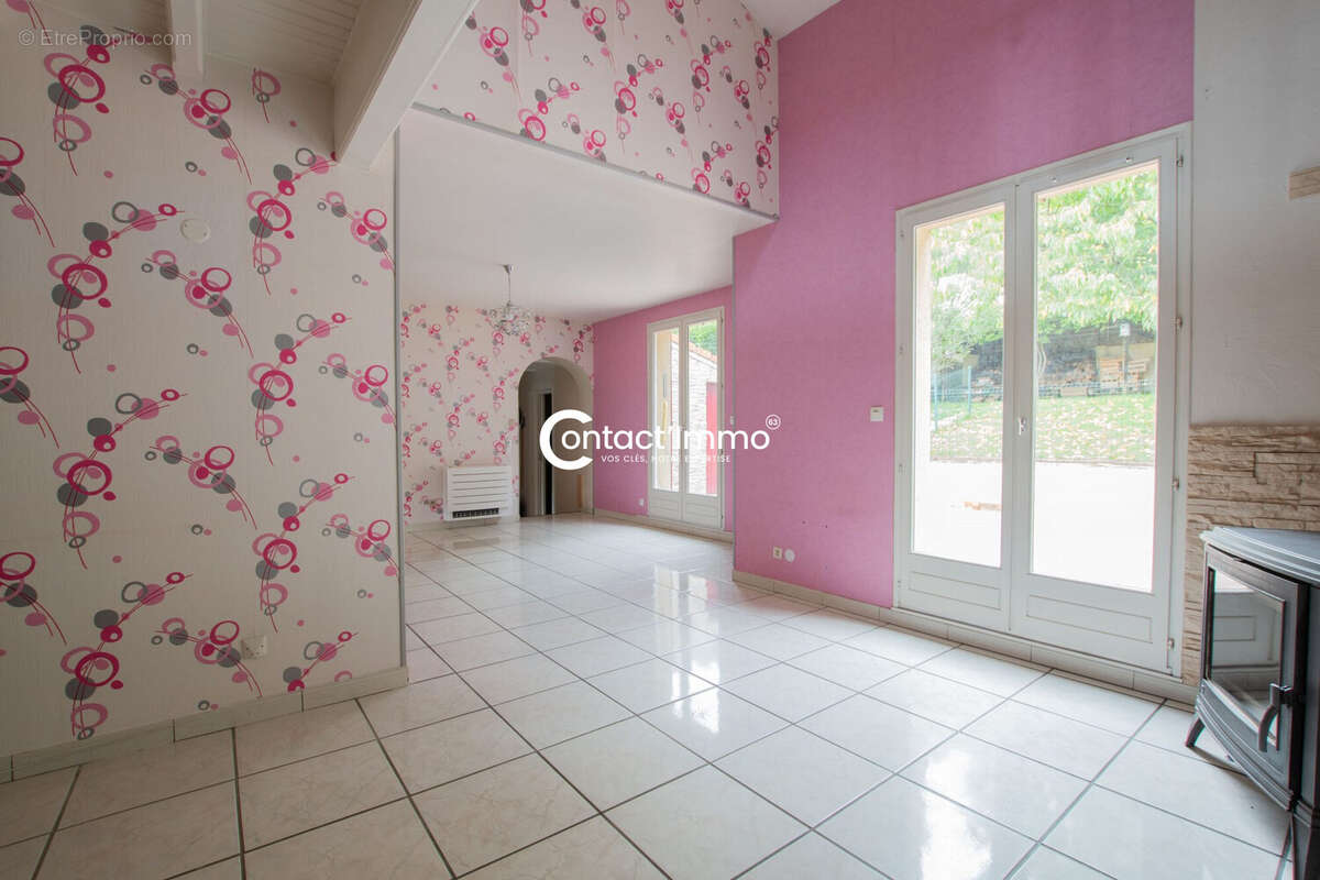 Maison à VIC-LE-COMTE