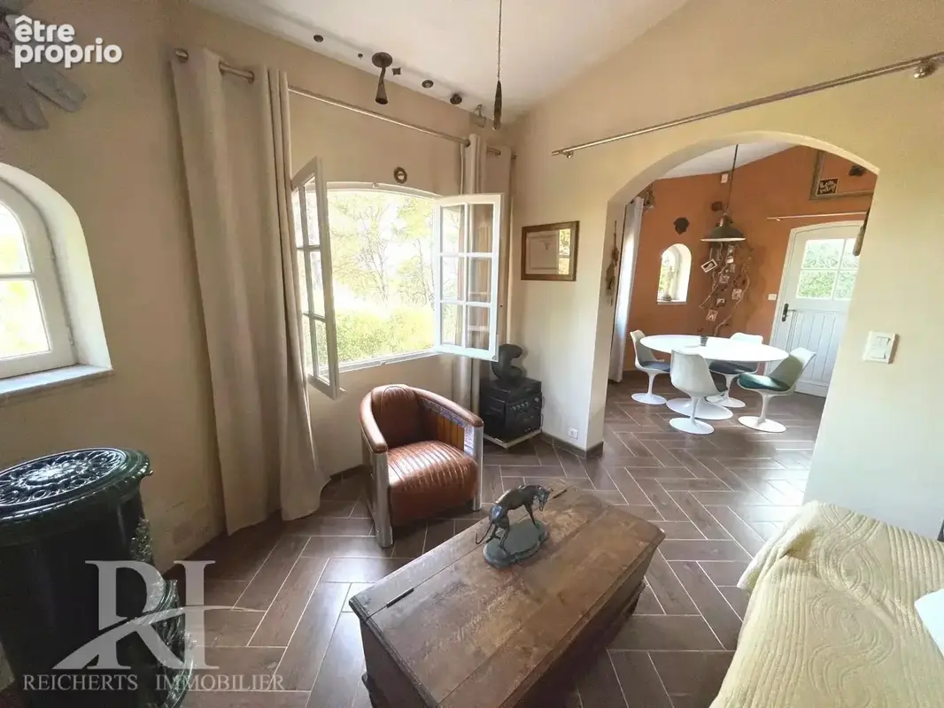 Villa en pierre avec piscine sur terrain 1438m2 - photo 10