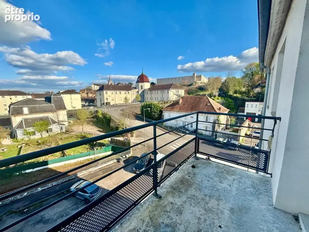 GRAY appartement T5 de 84 m², 2 balcons, garage, cave - photo 5