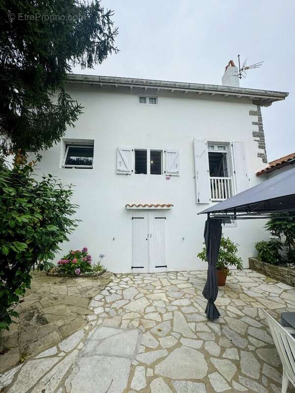 Maison 140 m² à Hendaye  - photo 2