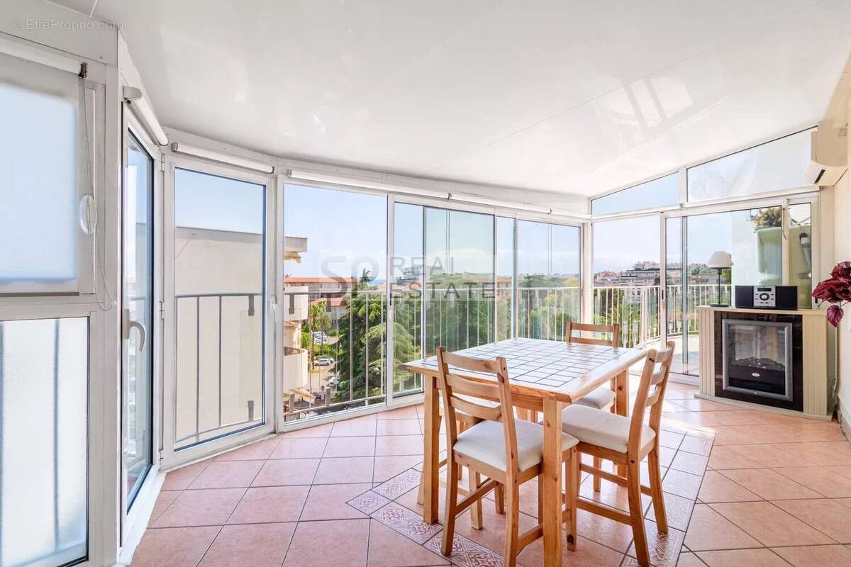 Appartement à LE CANNET