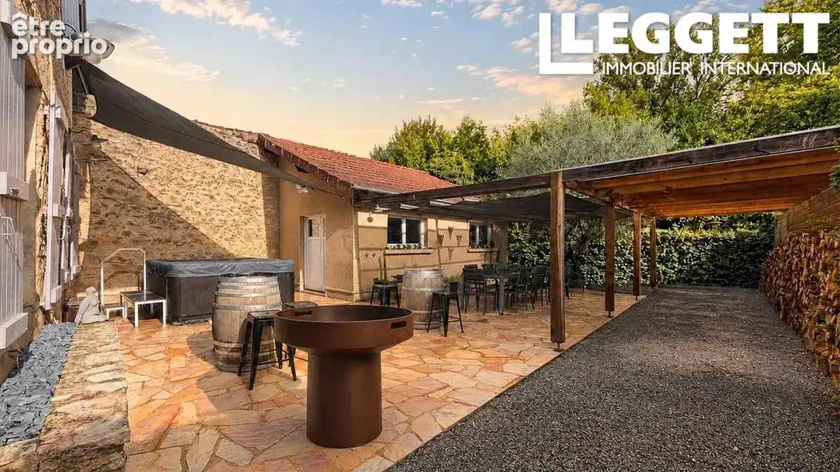 Maison de ville 4 chambres avec terrasse, atelier, carport et domotique – DPE C - photo 2