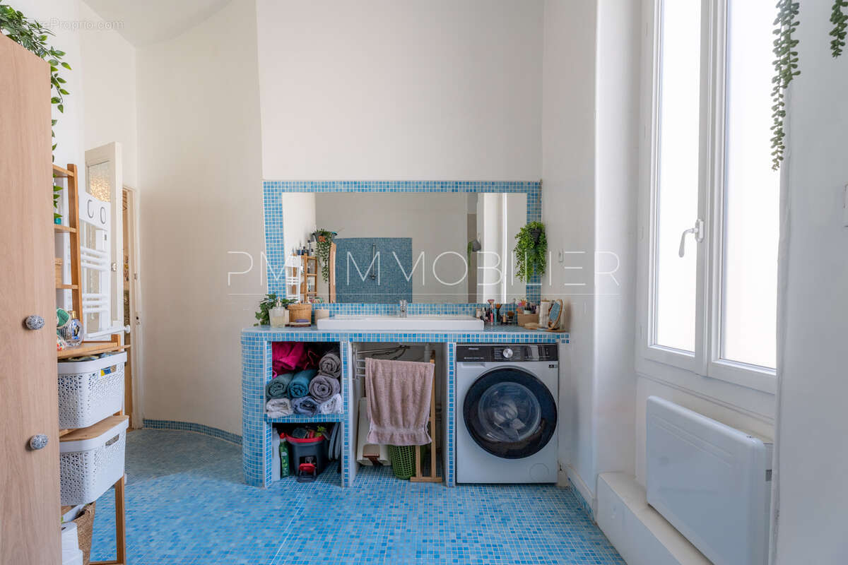 Appartement à MARSEILLE-1E