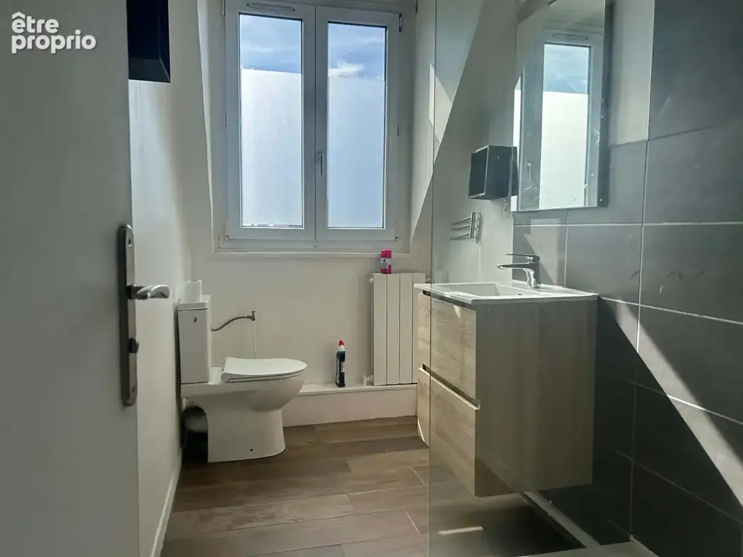 Place de graville - appartement t2 en excellent etat - photo 5