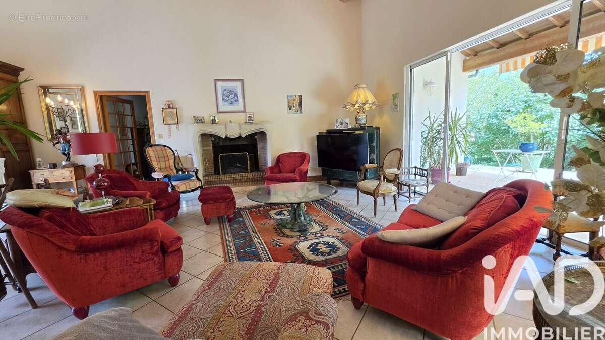 Maison 229 m² à Migne-Auxances  - photo 3