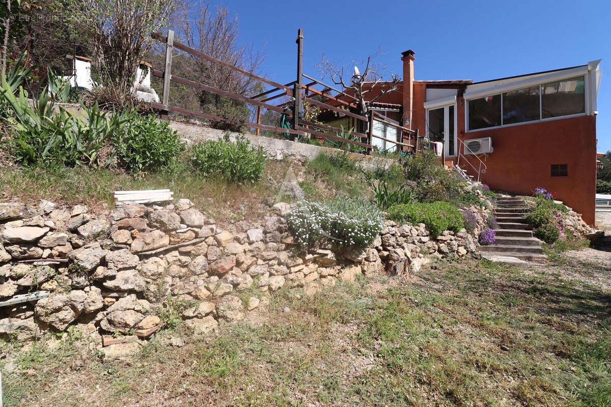 Maison à VARAGES
