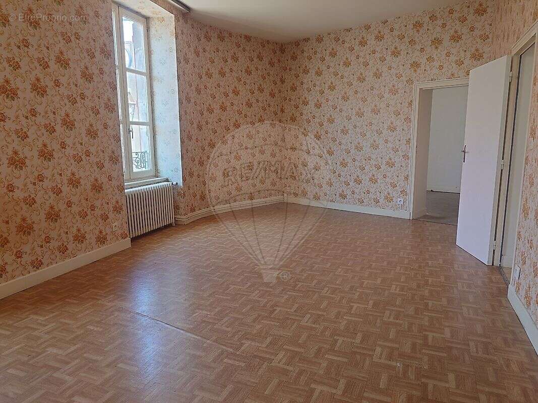 Maison à LUZY