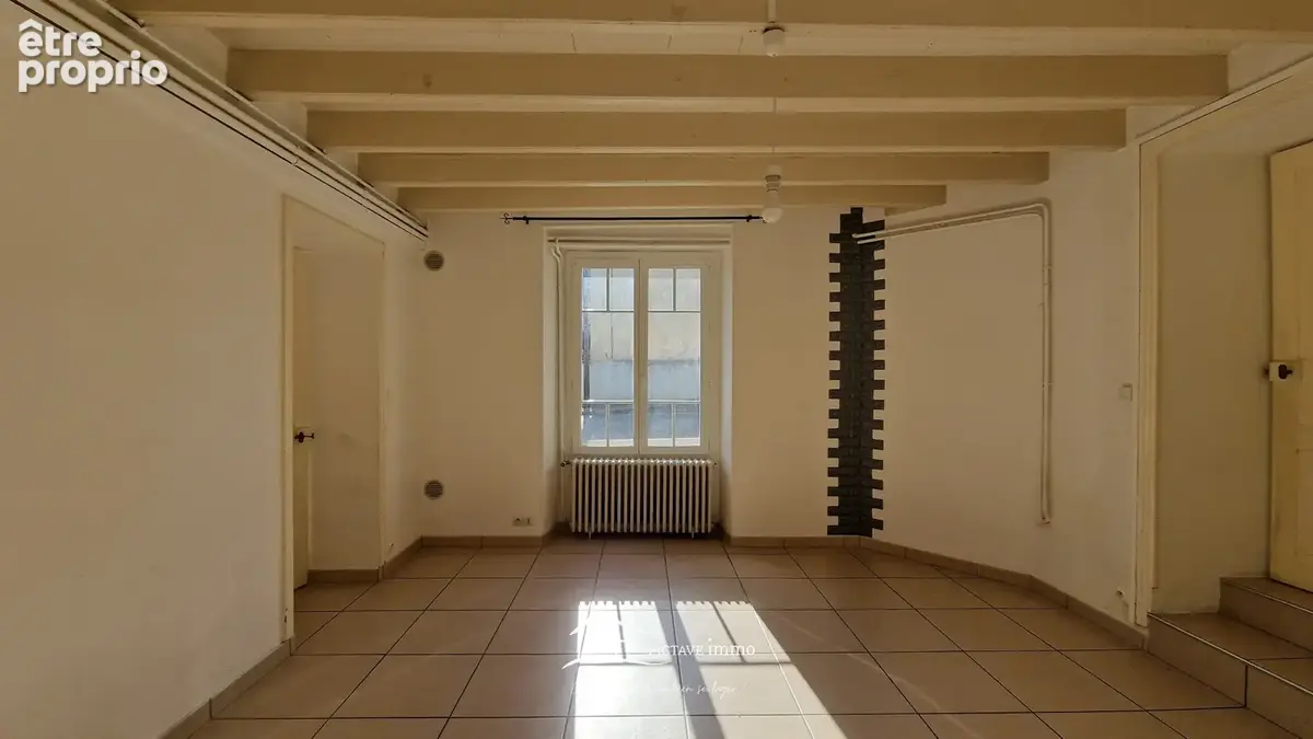 Maison de bourg spacieuse avec dépendances   Lusignan centre - photo 3