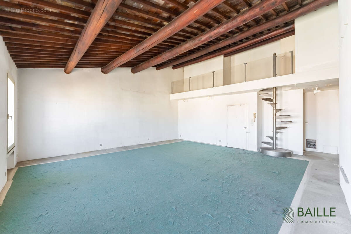 Appartement à MARSEILLE-6E