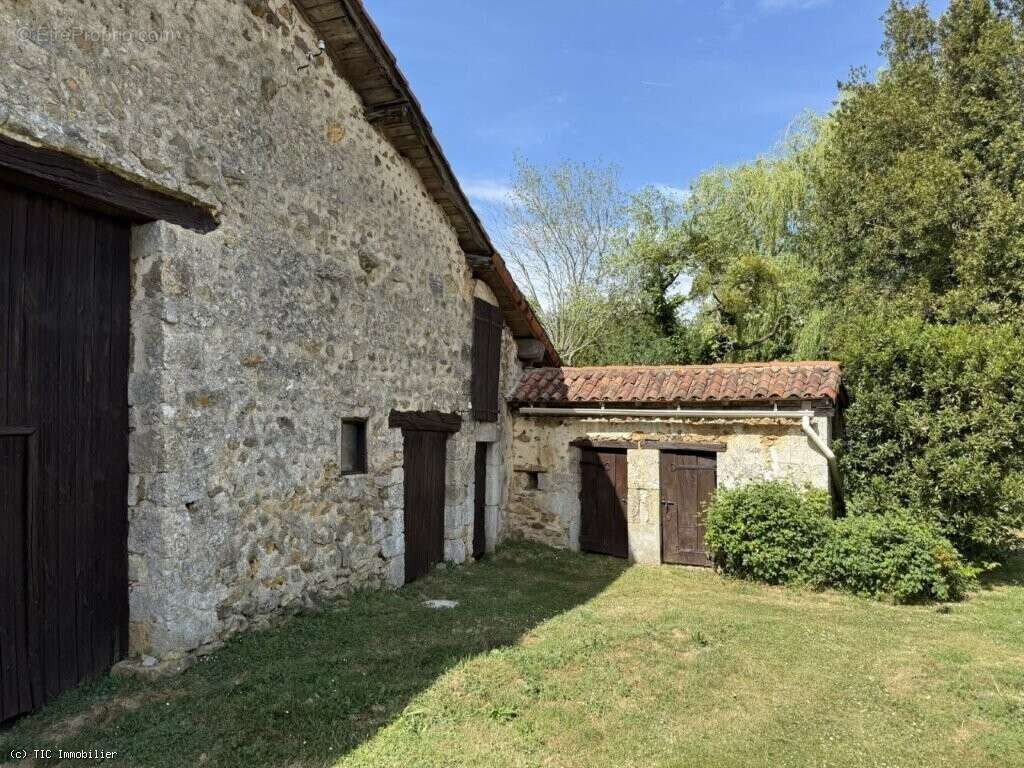Maison à NANTEUIL-EN-VALLEE