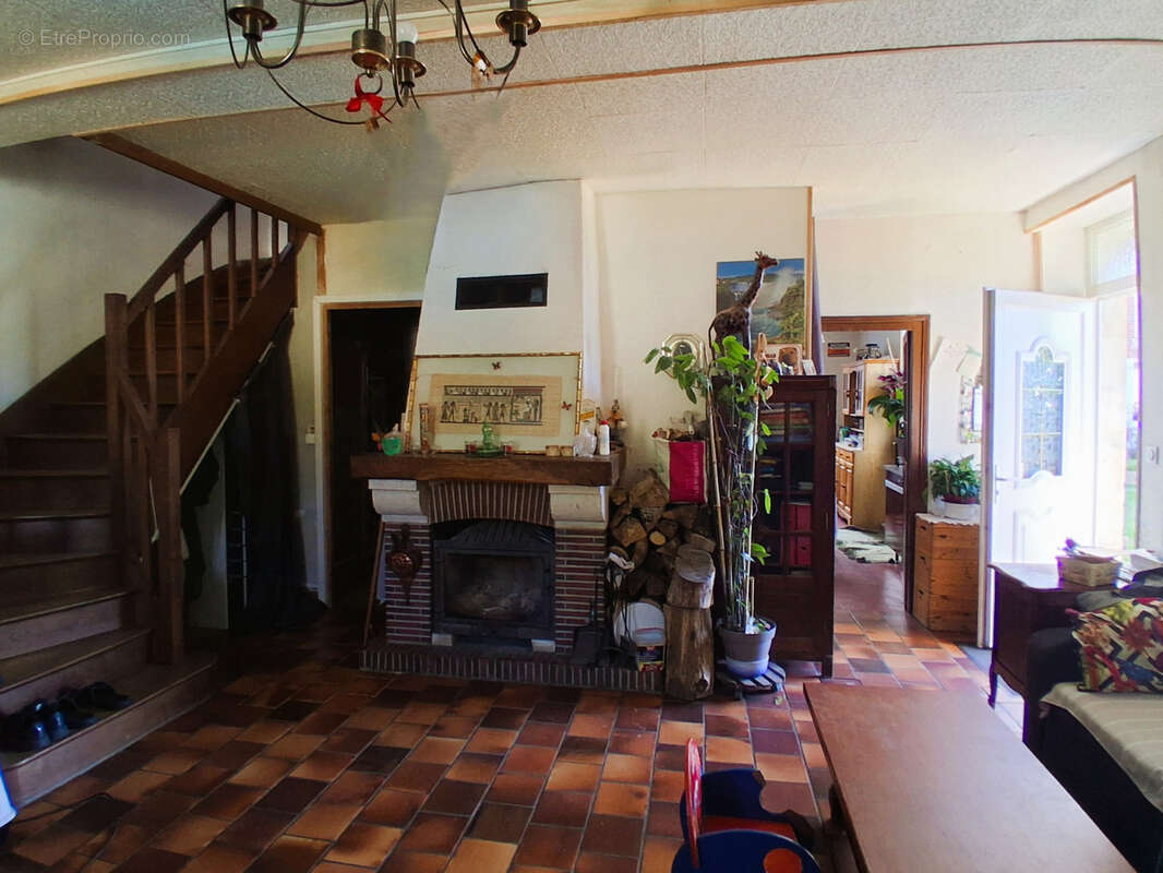 Maison de village avec jardin et garage - photo 2